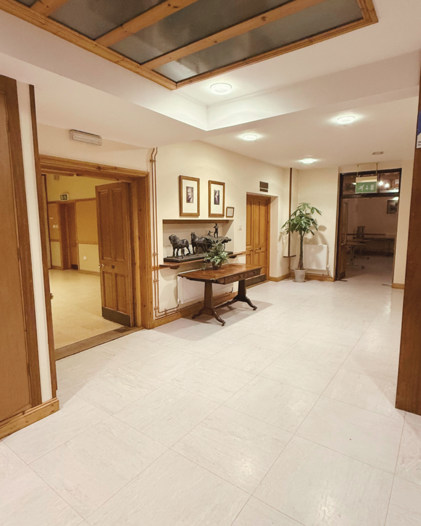 The spacious foyer entrance at LLR